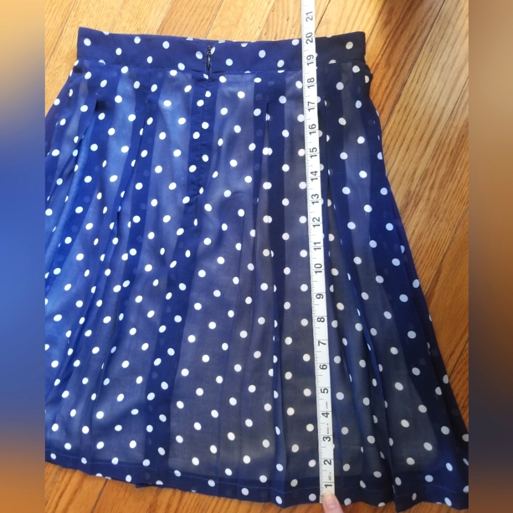 Lovely blue & white polkadot skirt zipper in back